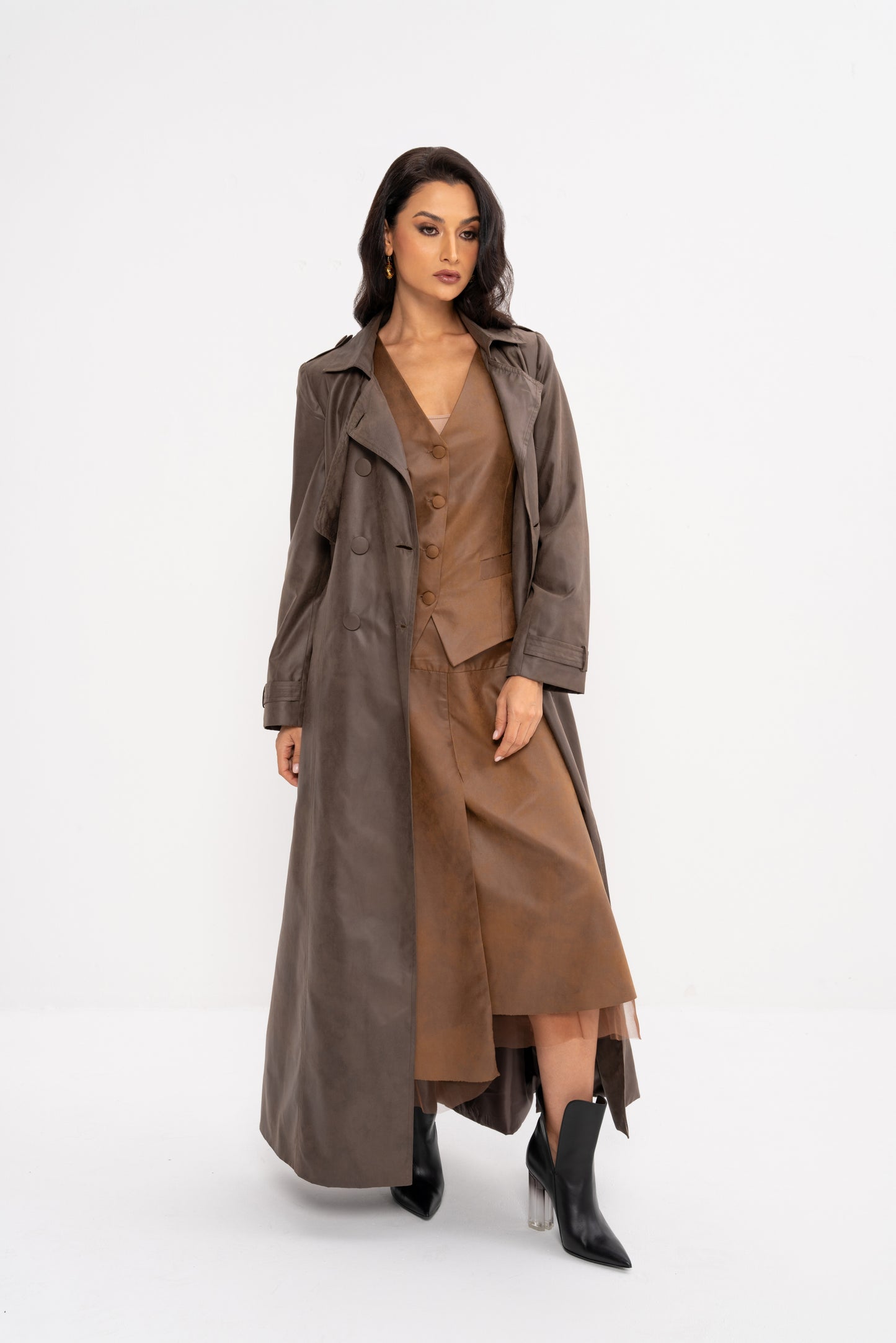 طقم سترة وتنورة جلدية