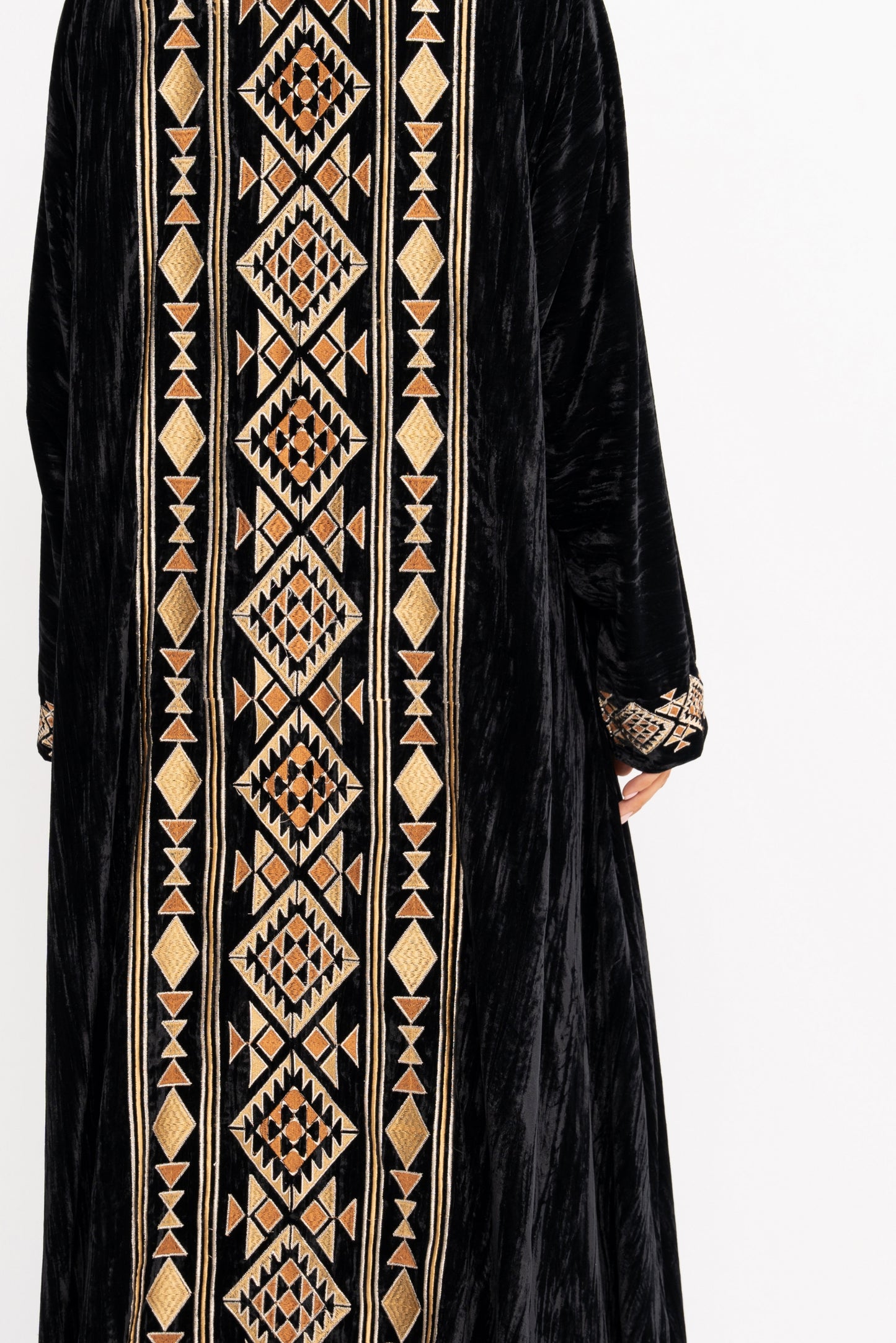 عباية فيلفيت أثار