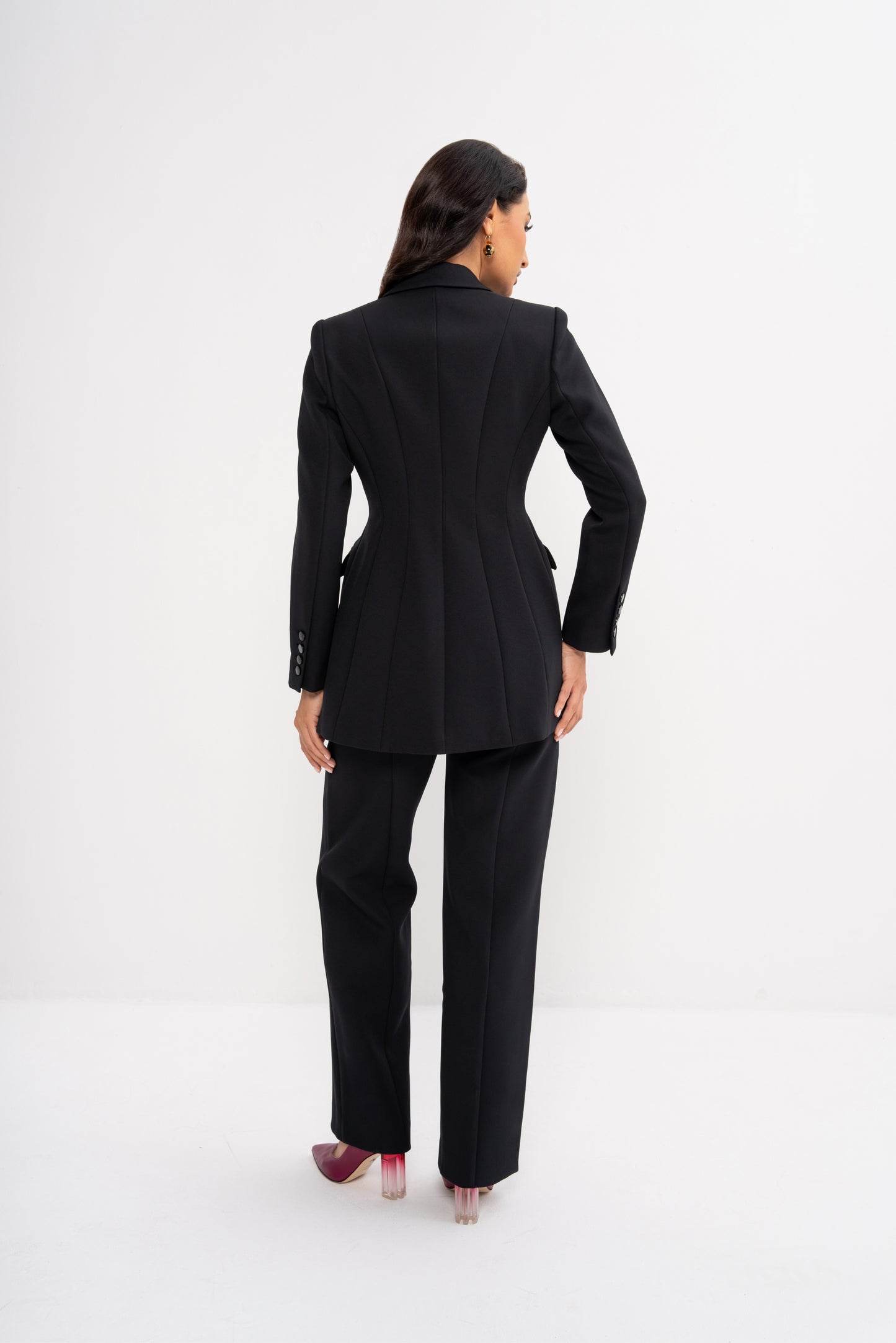 بدلة رسمية سوداء فاخرة