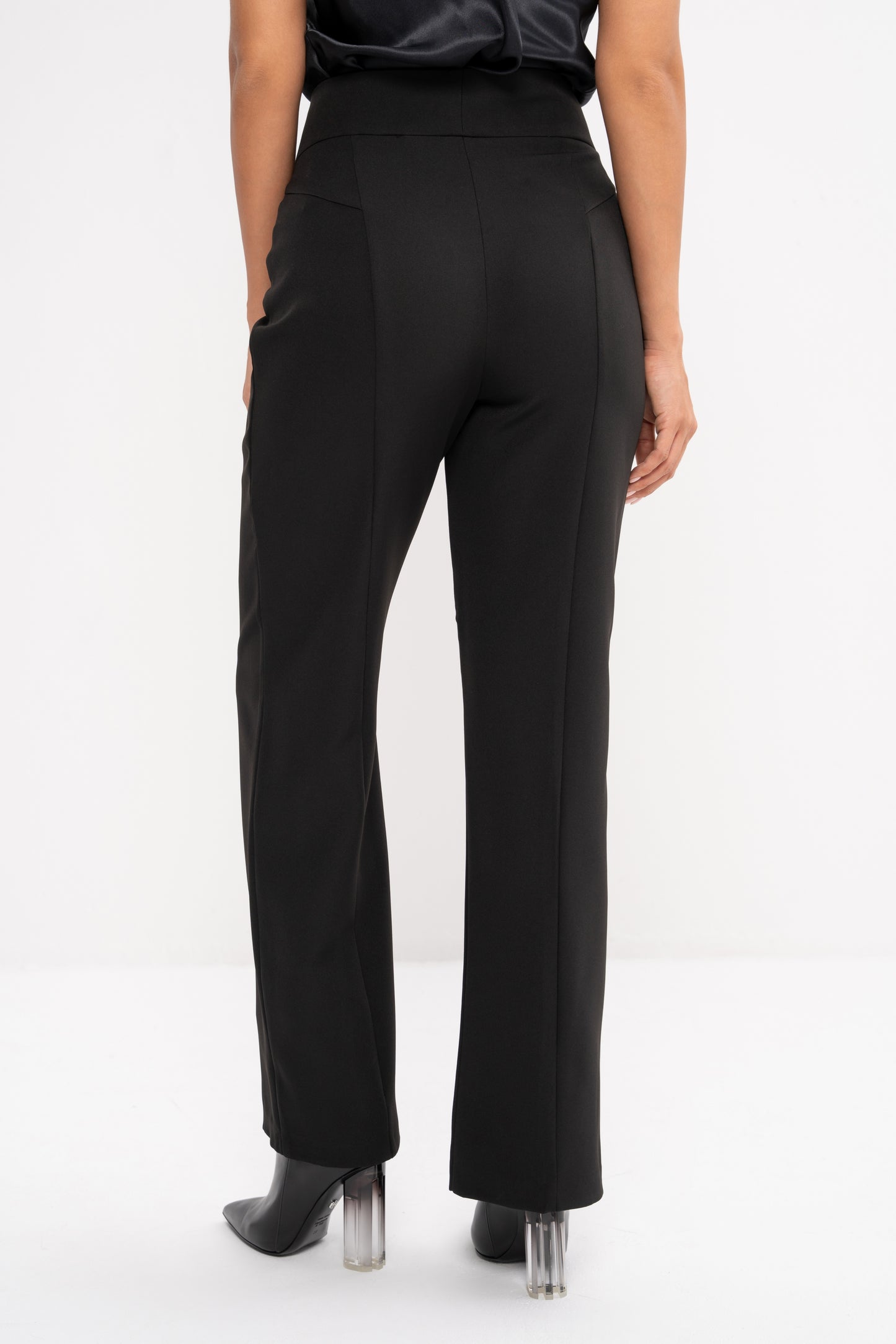 بدلة رسمية سوداء فاخرة