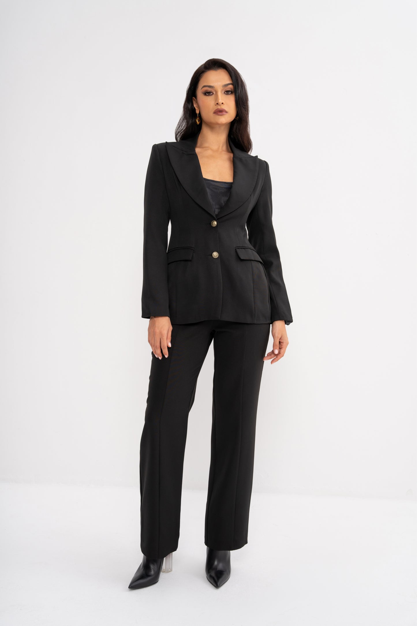 بدلة رسمية نسائية بأزرار مزدوجة