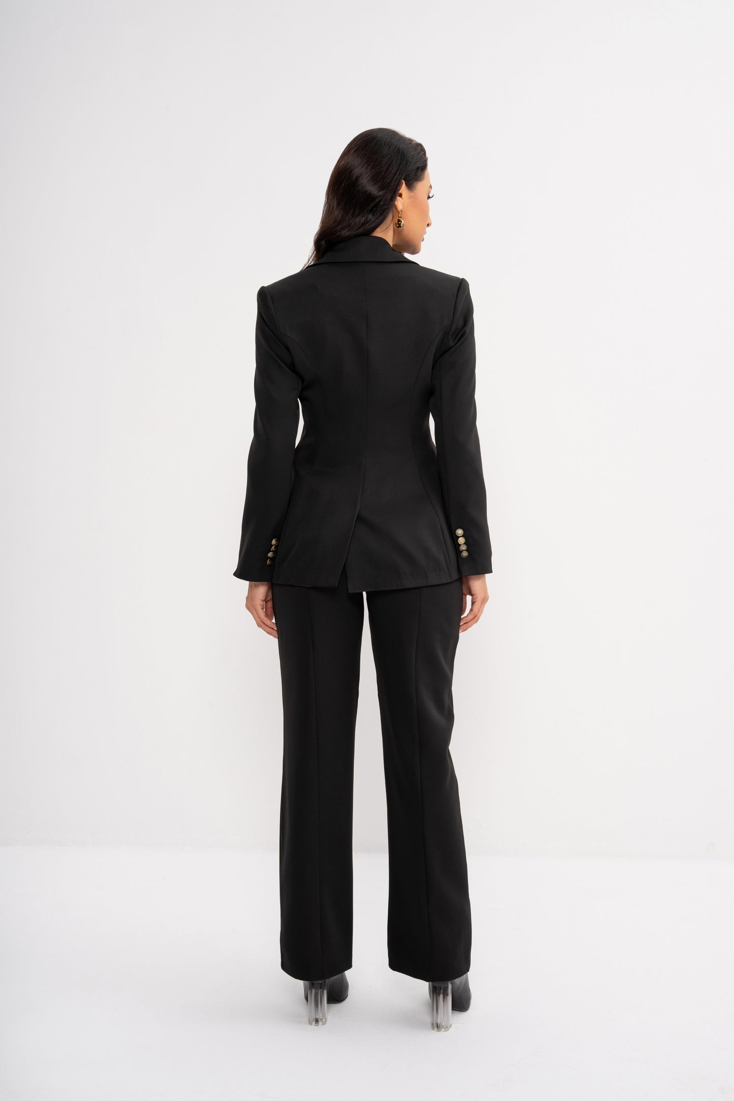 بدلة رسمية نسائية بأزرار مزدوجة