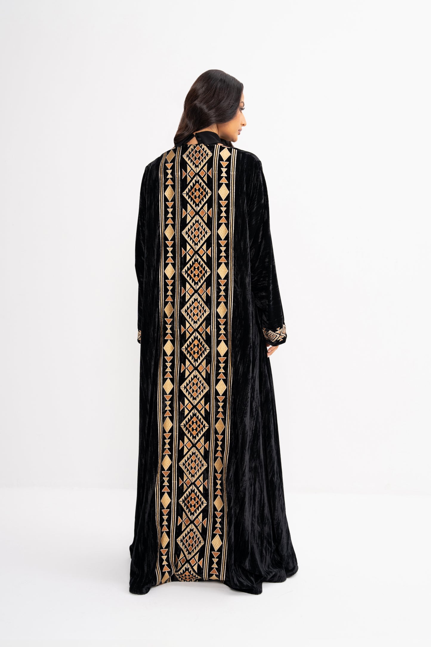 عباية فيلفيت أثار