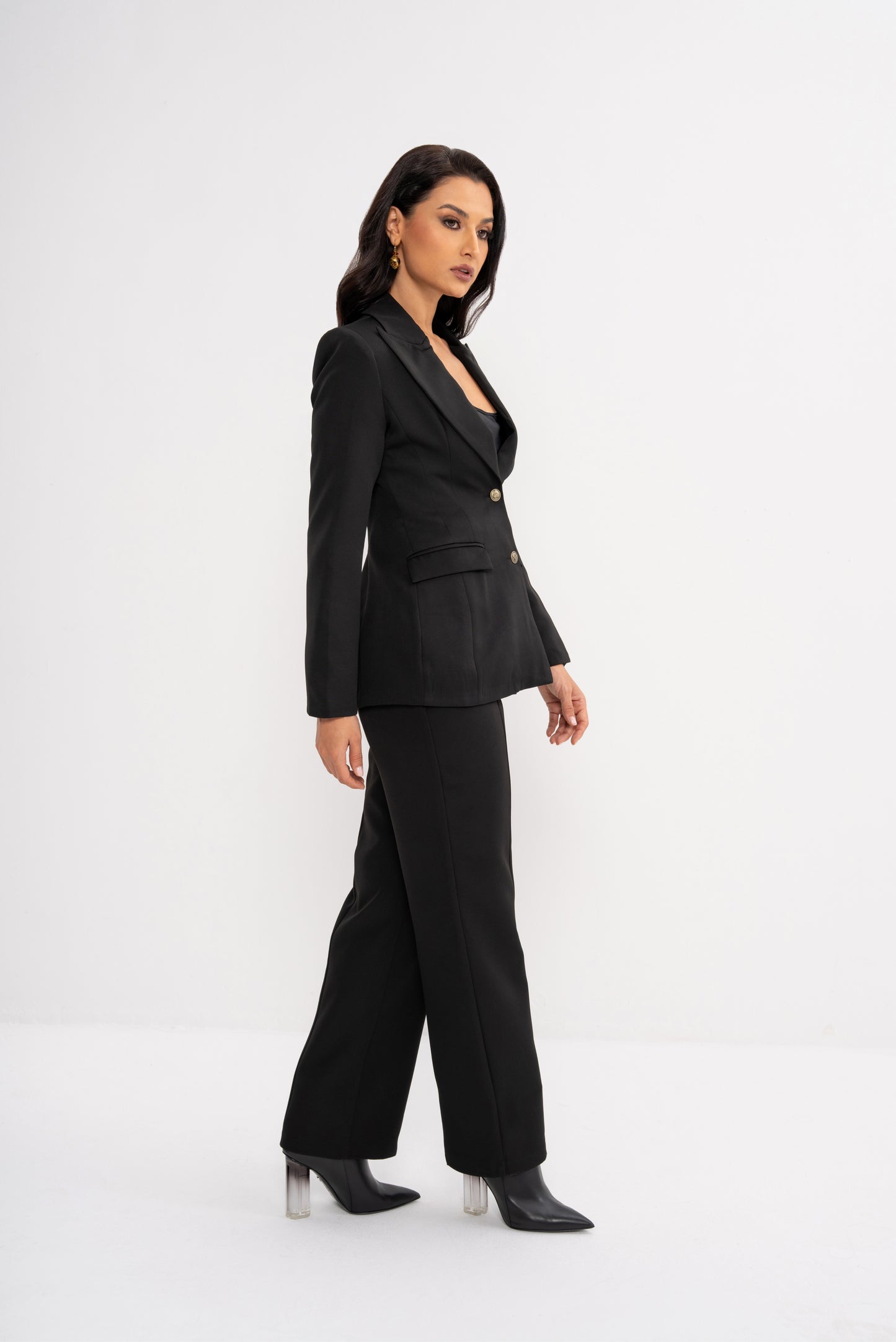 بدلة رسمية نسائية بأزرار مزدوجة