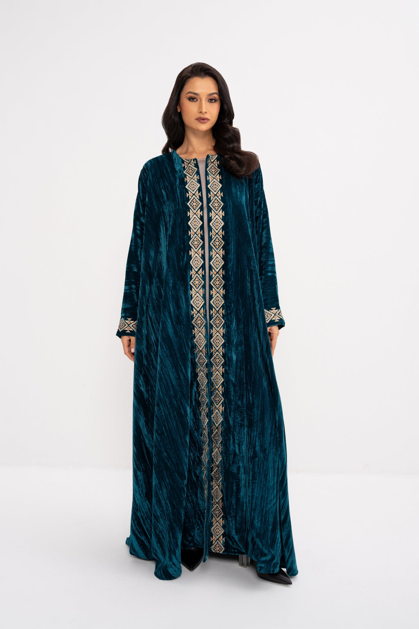 عباية فيلفيت أثار