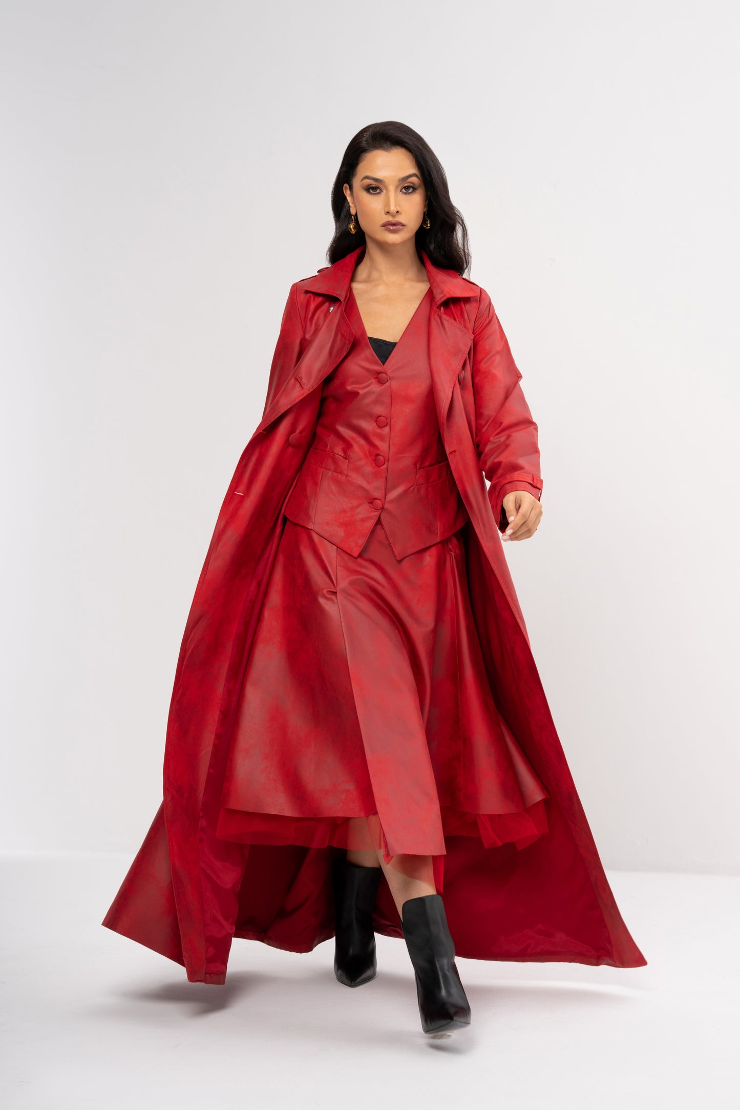 طقم سترة وتنورة جلدية