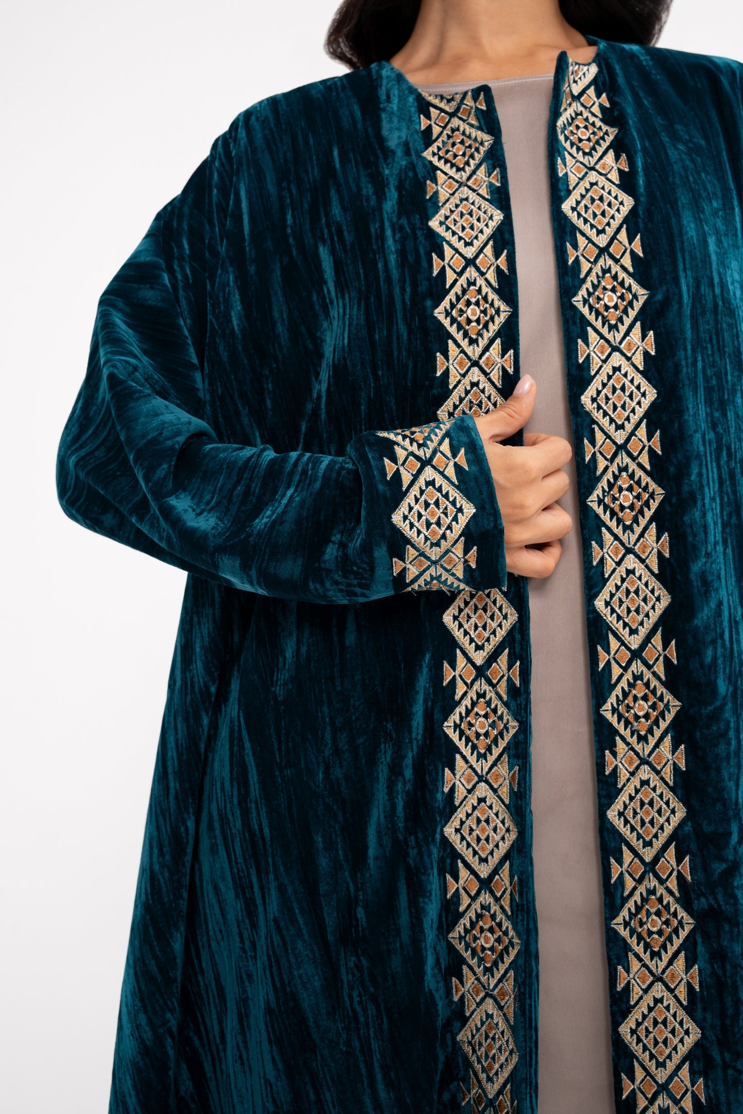 عباية فيلفيت أثار