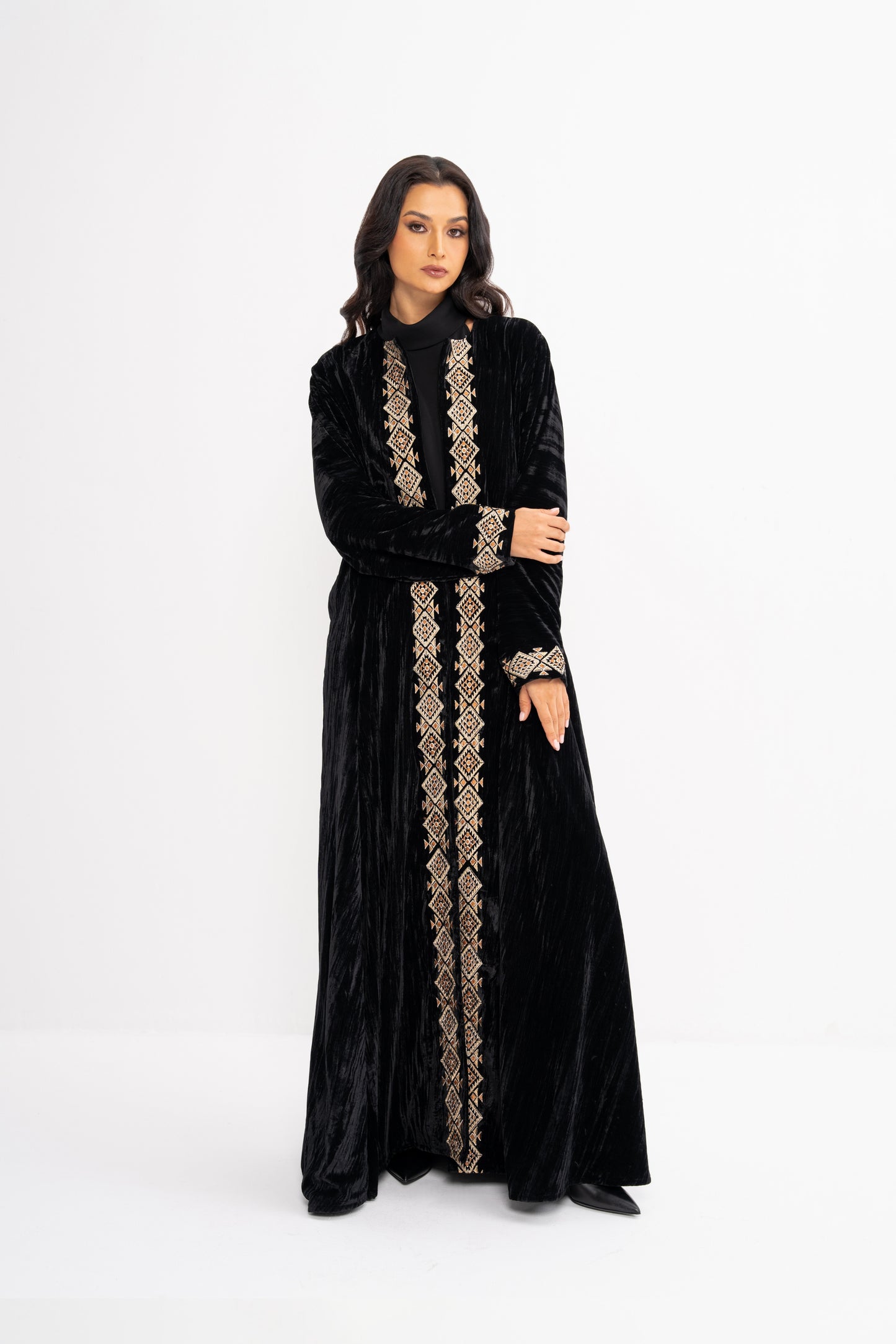 عباية فيلفيت أثار