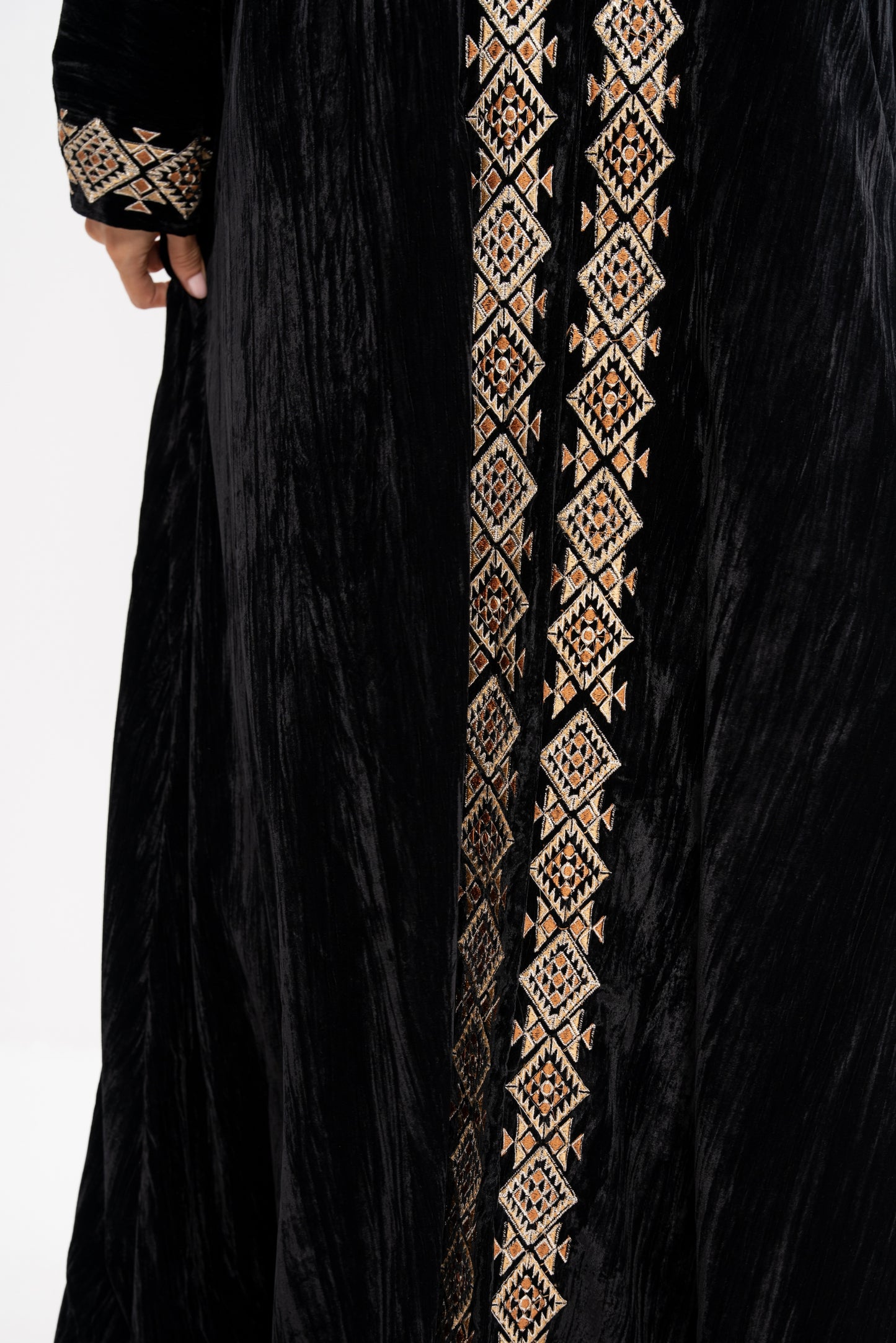 عباية فيلفيت أثار