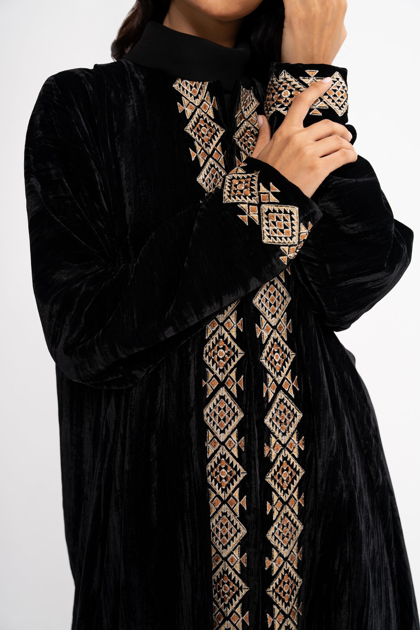 عباية فيلفيت أثار